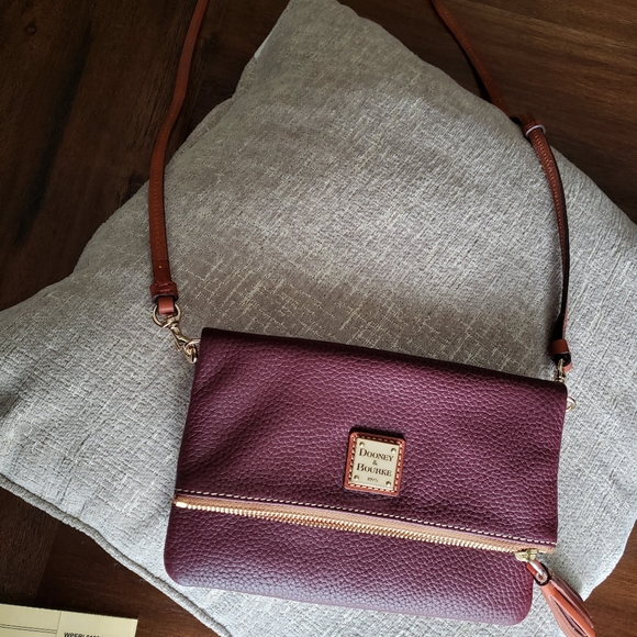 Beautiful bordeaux Dooney & Bourke crossbody - Picture 6 of 11